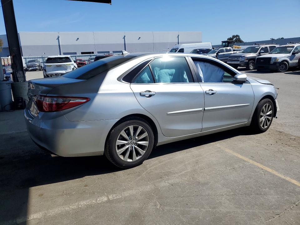 54491326 :رقم المزاد ، 4T1BK1FK1FU559068 vin ، 2015 Toyota Camry مزاد بيع