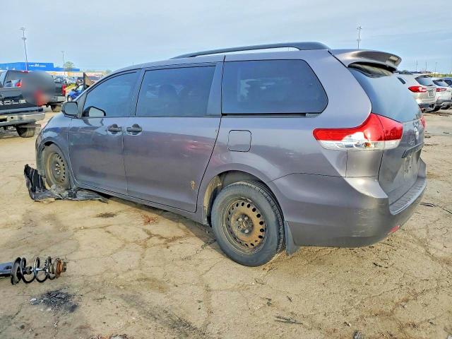 54678636 :رقم المزاد ، 5TDZK3DC4BS108726 vin ، 2011 Toyota Sienna مزاد بيع