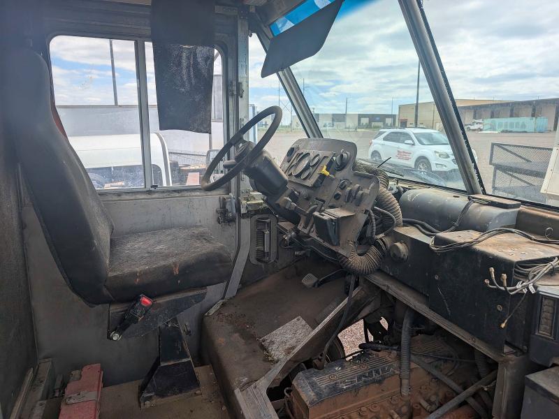 Продажа на аукционе авто 2002 Freightliner Chassis, vin: 4UZAANBW72CJ99786, номер лота: 52938636