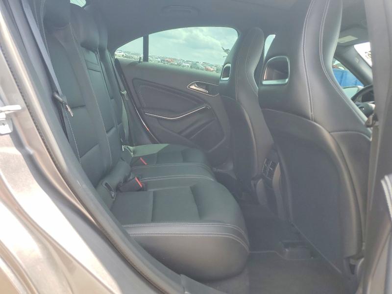 54002756 :رقم المزاد ، WDDSJ4GB8JN524088 vin ، 2018 Mercedes-benz Cla مزاد بيع