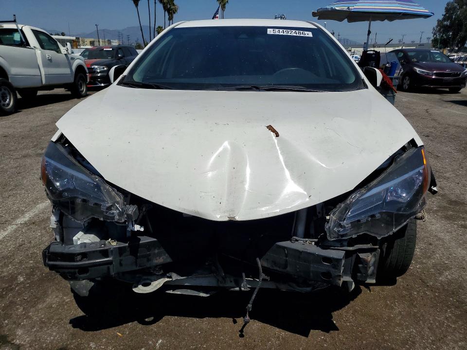 54492486 :رقم المزاد ، 5YFBURHE6JP797959 vin ، 2018 Toyota Corolla مزاد بيع