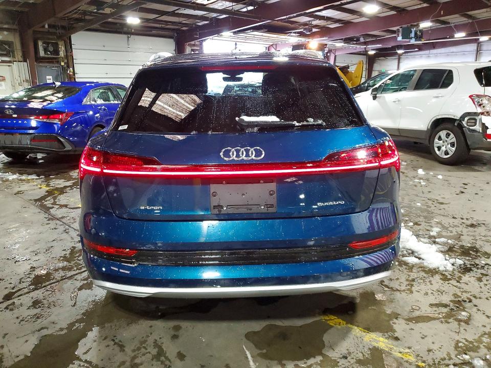 52542546 :رقم المزاد ، WA1LAAGE4NB032456 vin ، 2022 Audi E-tron مزاد بيع