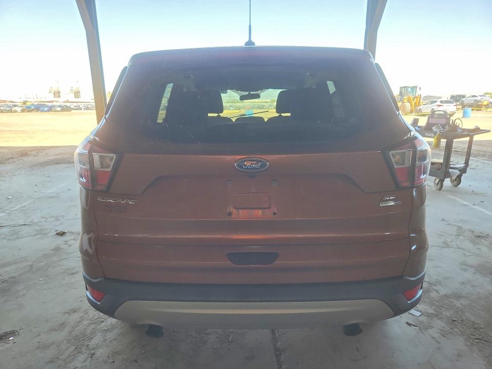 55094796 :رقم المزاد ، 1FMCU9GDXHUD91933 vin ، 2017 Ford Escape مزاد بيع