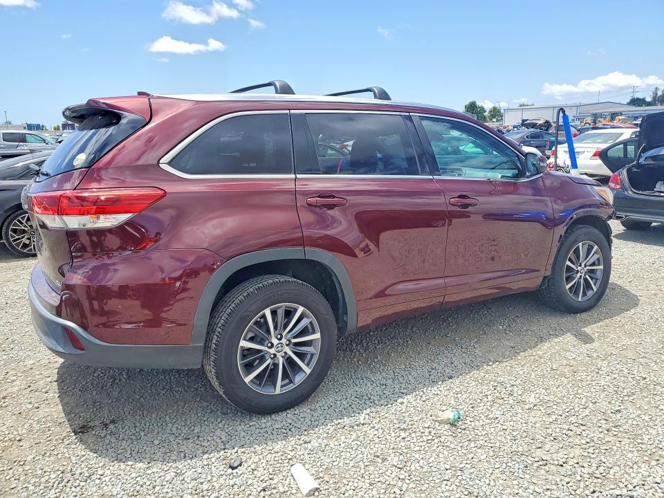 Продаж на аукціоні авто 2018 Toyota Highlander, vin: 5TDKZRFHXJS281108, номер лоту: 55061476