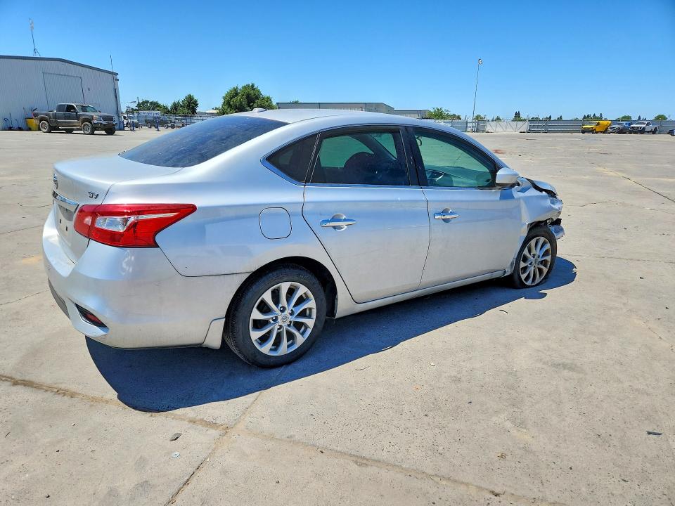 53795296 :رقم المزاد ، 3N1AB7AP4JY263332 vin ، 2018 Nissan Sentra مزاد بيع