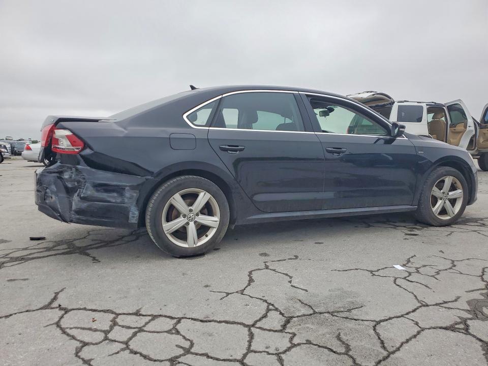 52718606 :رقم المزاد ، 1VWAT7A36FC100394 vin ، 2015 Volkswagen Passat مزاد بيع