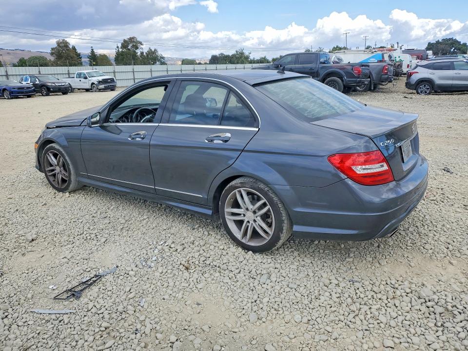 2013 Mercedes-benz C მანქანა იყიდება აუქციონზე, vin: WDDGF4HB6DA865071, აუქციონის ნომერი: 54551776