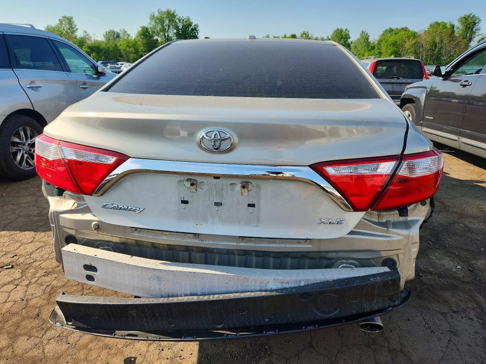 54064076 :رقم المزاد ، 4T1BF1FK7HU710700 vin ، 2017 Toyota Camry مزاد بيع