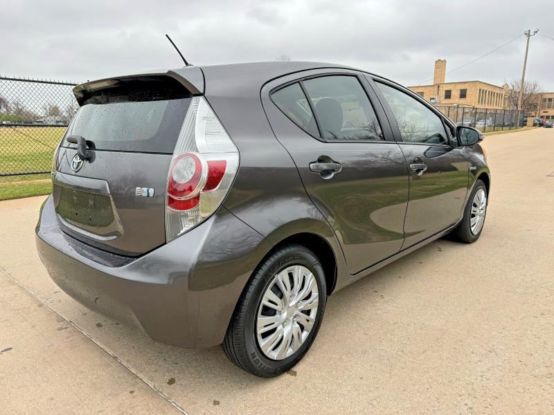 54074426 :رقم المزاد ، JTDKDTB39E1572823 vin ، 2014 Toyota Prius C مزاد بيع