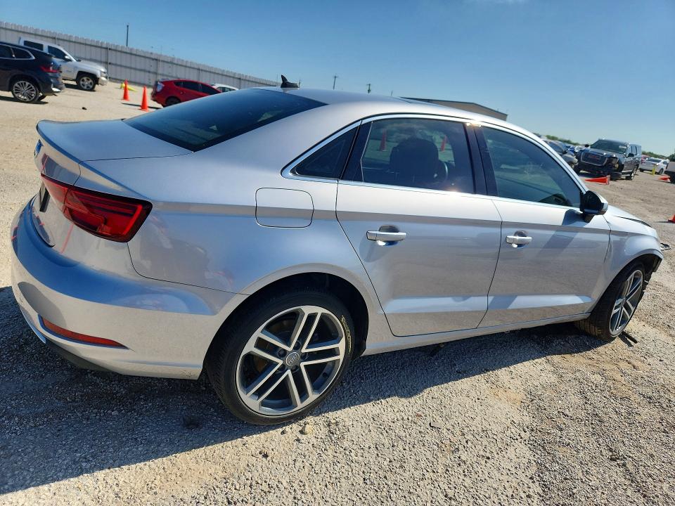 55229196 :رقم المزاد ، WAUAUGFF6K1015030 vin ، 2019 Audi A3 مزاد بيع