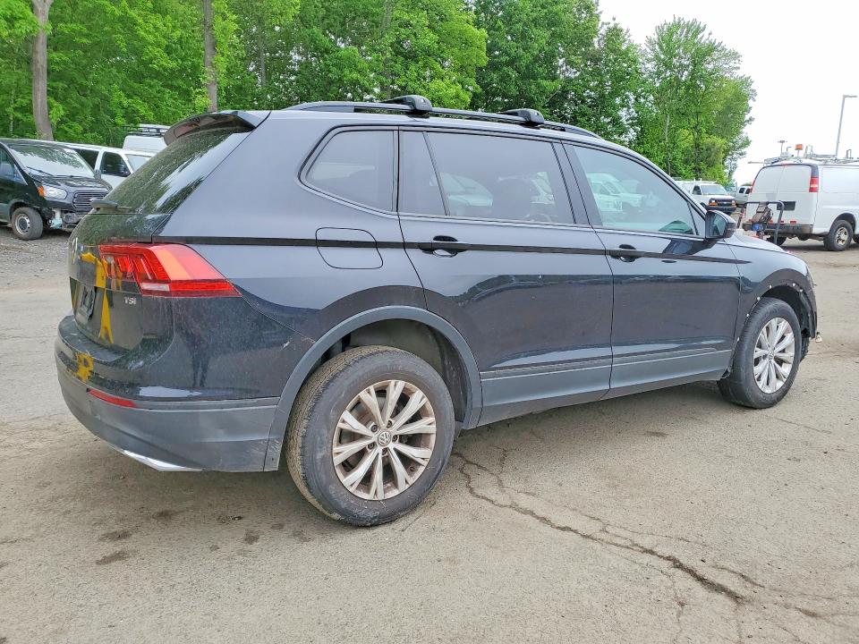 54626216 :رقم المزاد ، 3VV1B7AX7JM037582 vin ، 2018 Volkswagen Tiguan مزاد بيع