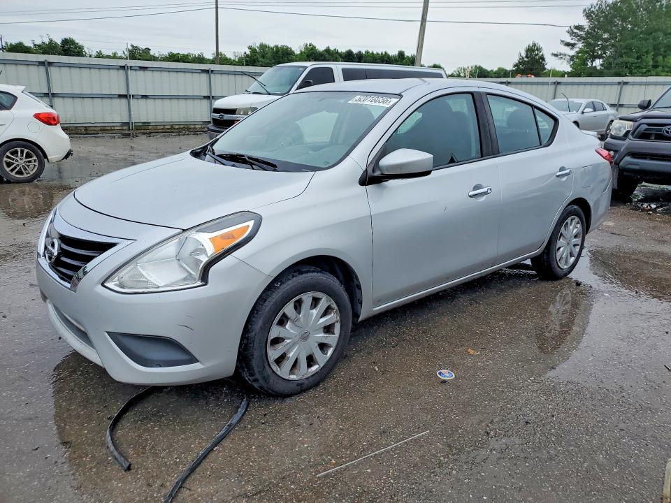 52018656 :رقم المزاد ، 3N1CN7AP6JL835921 vin ، 2018 Nissan Versa مزاد بيع