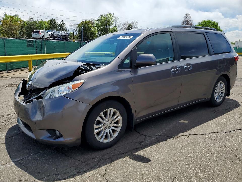 54665996 :رقم المزاد ، 5TDYK3DC5FS663220 vin ، 2015 Toyota Sienna مزاد بيع