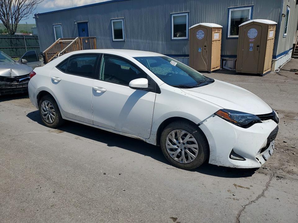 53873376 :رقم المزاد ، 5YFBURHE1JP805899 vin ، 2018 Toyota Corolla مزاد بيع