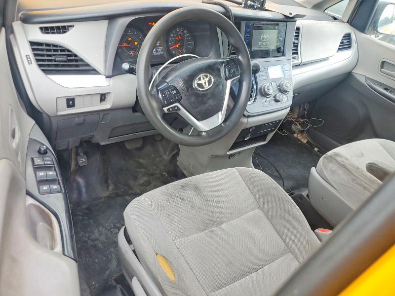55360556 :رقم المزاد ، 5TDZZ3DC6HS876342 vin ، 2017 Toyota Sienna مزاد بيع