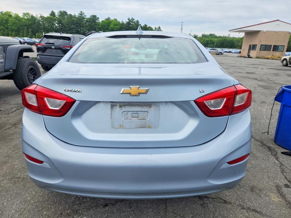 55237766 :رقم المزاد ، 1G1BE5SM2J7140057 vin ، 2018 Chevrolet Cruze مزاد بيع