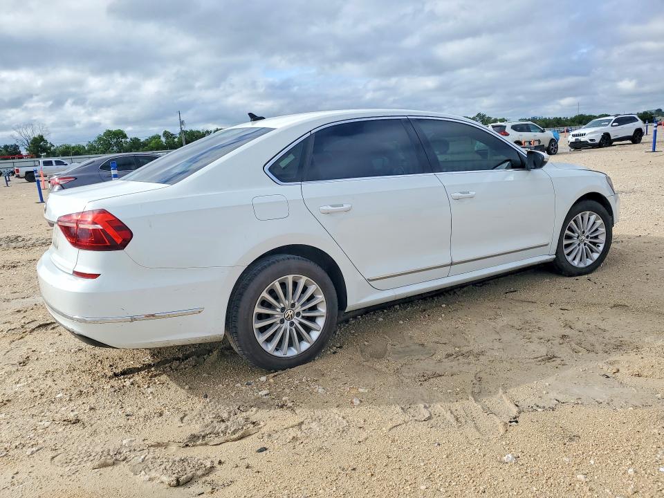 Продажа на аукционе авто 2017 Volkswagen Passat, vin: 1VWBT7A35HC062406, номер лота: 53123176
