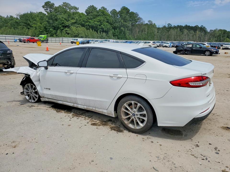 52578596 :رقم المزاد ، 3FA6P0LU3KR220875 vin ، 2019 Ford Fusion مزاد بيع