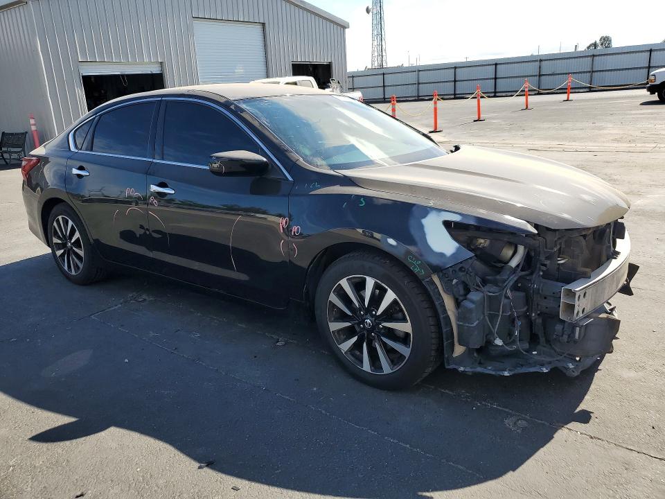 55179726 :رقم المزاد ، 1N4AL3APXJC242678 vin ، 2018 Nissan Altima مزاد بيع