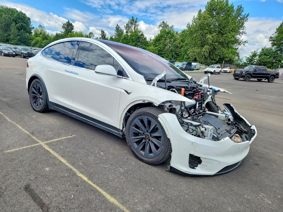 Продажа на аукционе авто 2017 Tesla Model X, vin: 5YJXCBE20HF055203, номер лота: 55167366