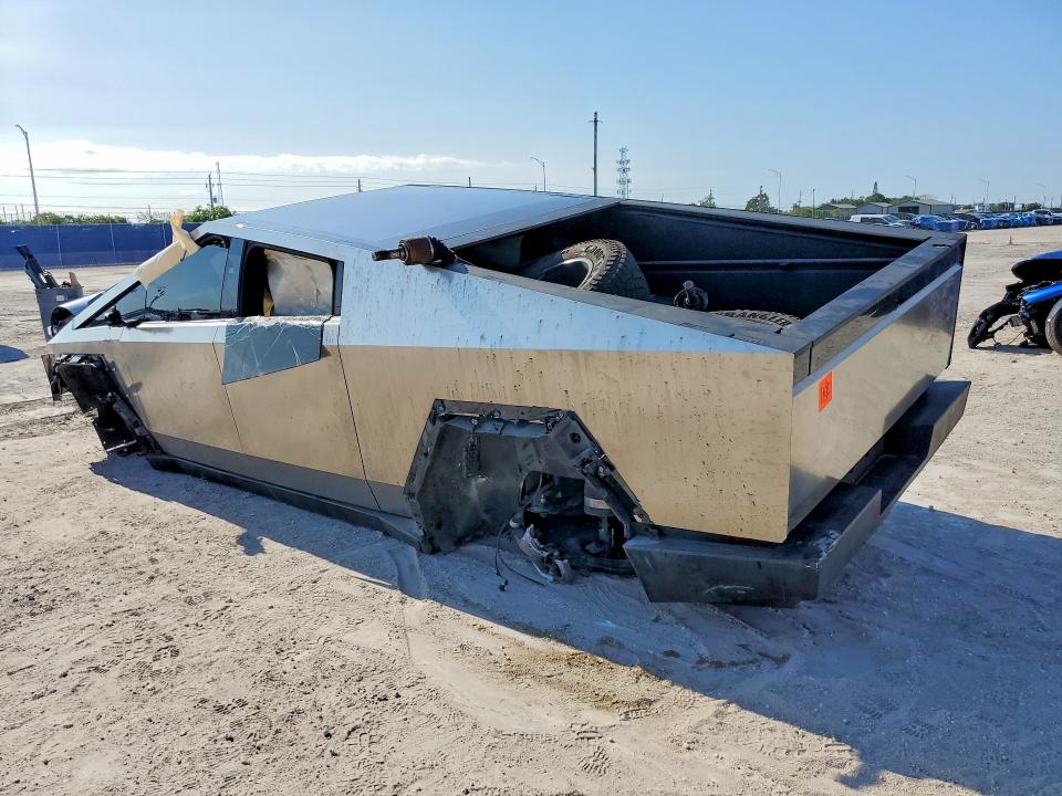 Продажа на аукционе авто 2024 Tesla Cybertruck, vin: 7G2CEHED4RA014209, номер лота: 51329936