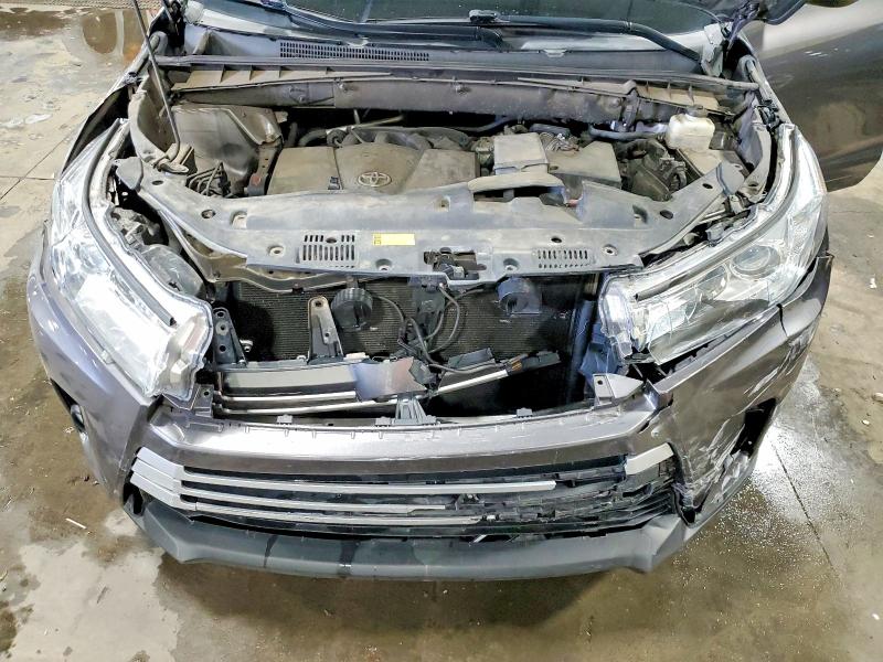 52963826 :رقم المزاد ، 5TDBZRFH9HS359971 vin ، 2017 Toyota Highlander مزاد بيع