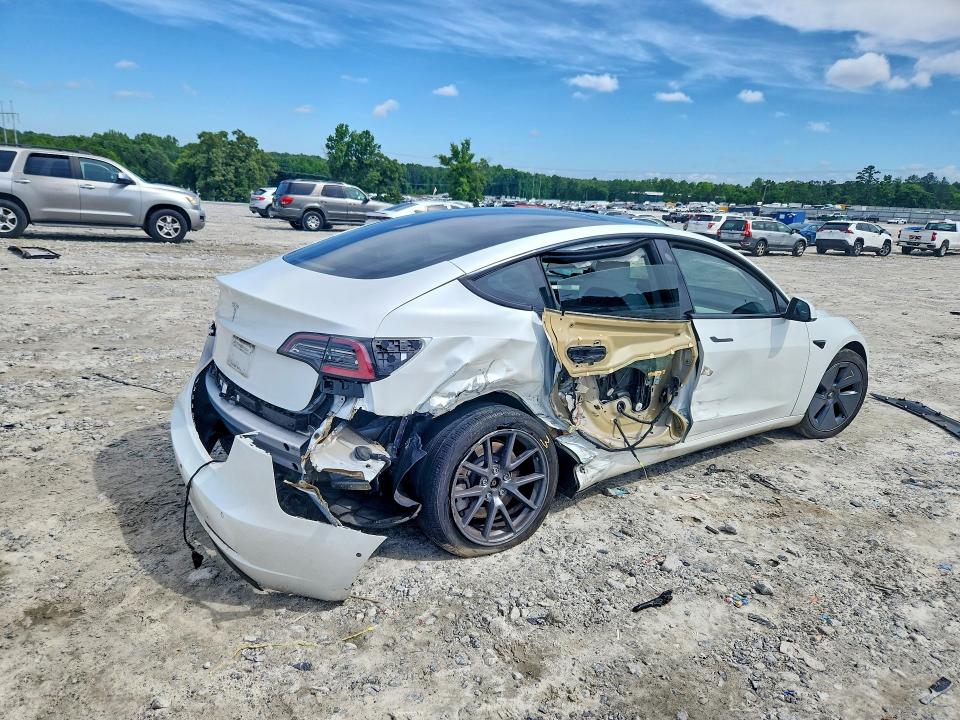 53011336 :رقم المزاد ، 5YJ3E1EA0NF111002 vin ، 2022 Tesla Model 3 مزاد بيع