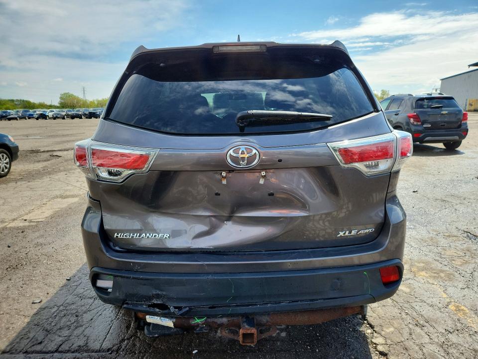 2015 Toyota Highlander მანქანა იყიდება აუქციონზე, vin: 5TDJKRFH1FS124946, აუქციონის ნომერი: 52241646