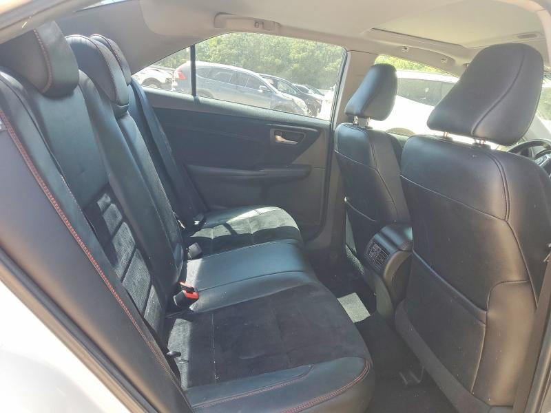 53219116 :رقم المزاد ، 4T1BF1FK6FU073070 vin ، 2015 Toyota Camry مزاد بيع