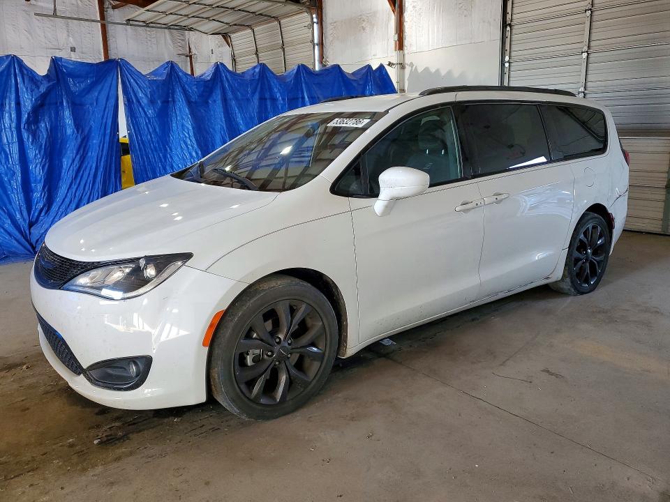 2018 Chrysler Pacifica მანქანა იყიდება აუქციონზე, vin: 2C4RC1FGXJR197887, აუქციონის ნომერი: 53632786