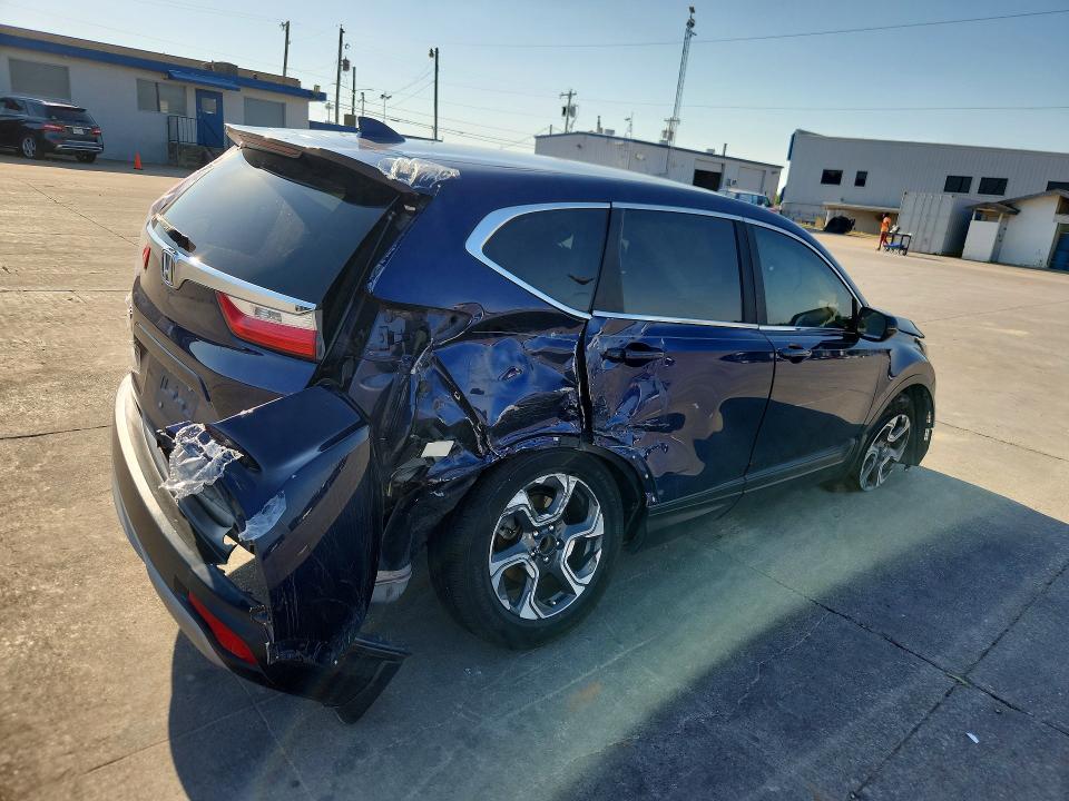 52676196 :رقم المزاد ، 7FARW1H57JE013315 vin ، 2018 Honda Cr-v مزاد بيع