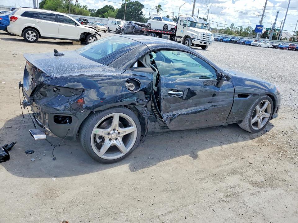 53893666 :رقم المزاد ، WDDPK5HA2DF068750 vin ، 2013 Mercedes-benz Slk مزاد بيع