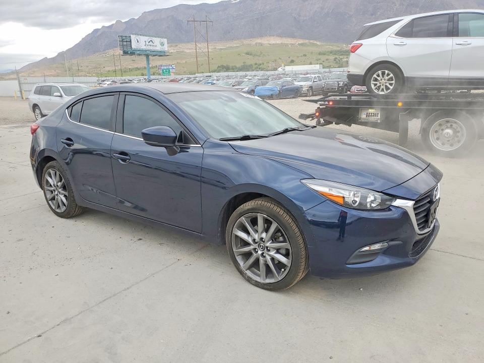 52559026 :رقم المزاد ، 3MZBN1V37JM215129 vin ، 2018 Mazda 3 مزاد بيع