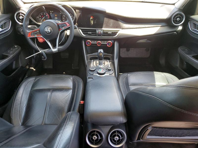 53586186 :رقم المزاد ، ZARFAEBN3H7553750 vin ، 2017 Alfa Romeo Giulia مزاد بيع