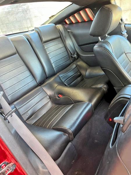 55025306 :رقم المزاد ، 1ZVBP8CH9A5118120 vin ، 2010 Ford Mustang مزاد بيع