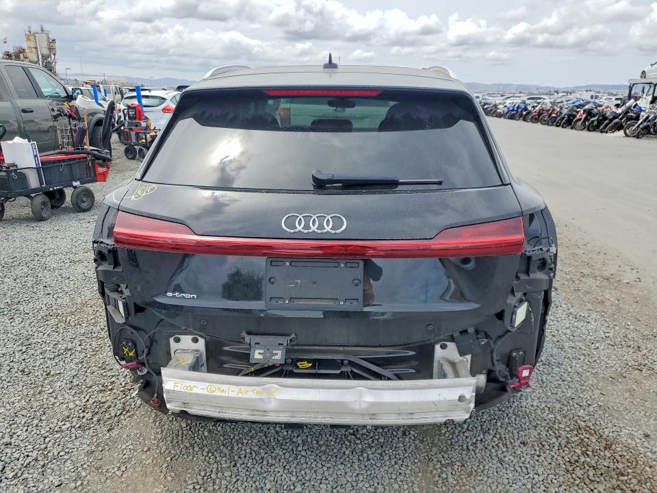 Продажа на аукционе авто 2019 Audi E-tron, vin: WA1VABGE2KB008490, номер лота: 52086556