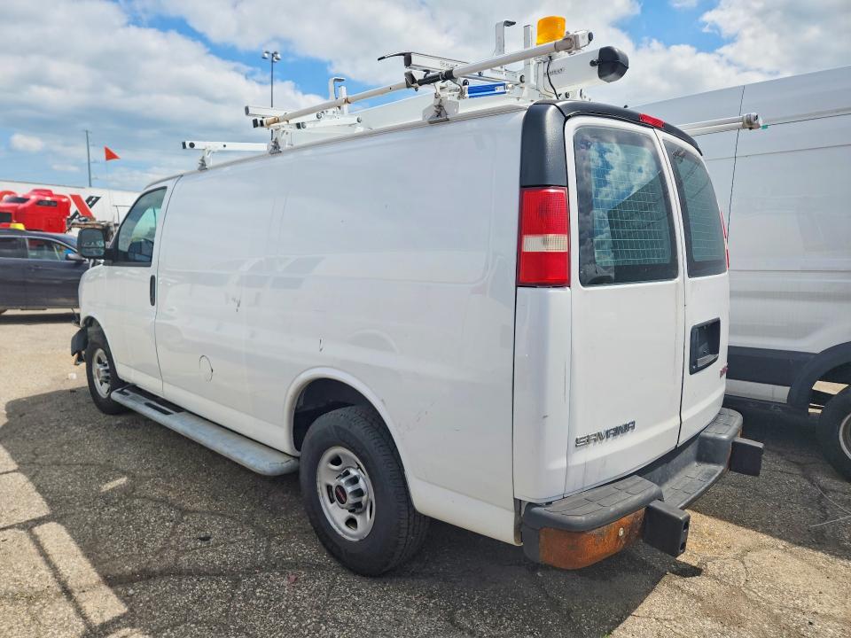 52362606 :رقم المزاد ، 1GTW7FCF3F1129202 vin ، 2015 Gmc Savana مزاد بيع