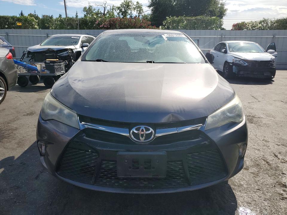 55312506 :رقم المزاد ، 4T1BF1FK4HU306950 vin ، 2017 Toyota Camry مزاد بيع