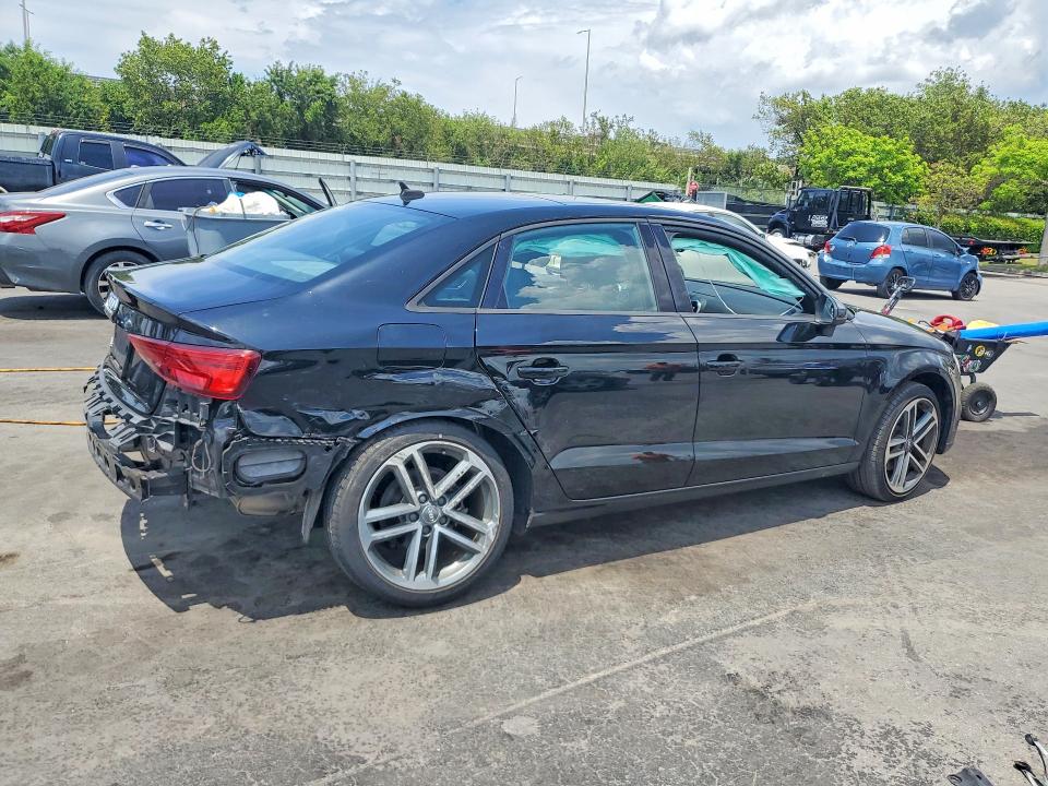 Продажа на аукционе авто 2018 Audi A3, vin: WAUAUGFFXJ1004403, номер лота: 52964276