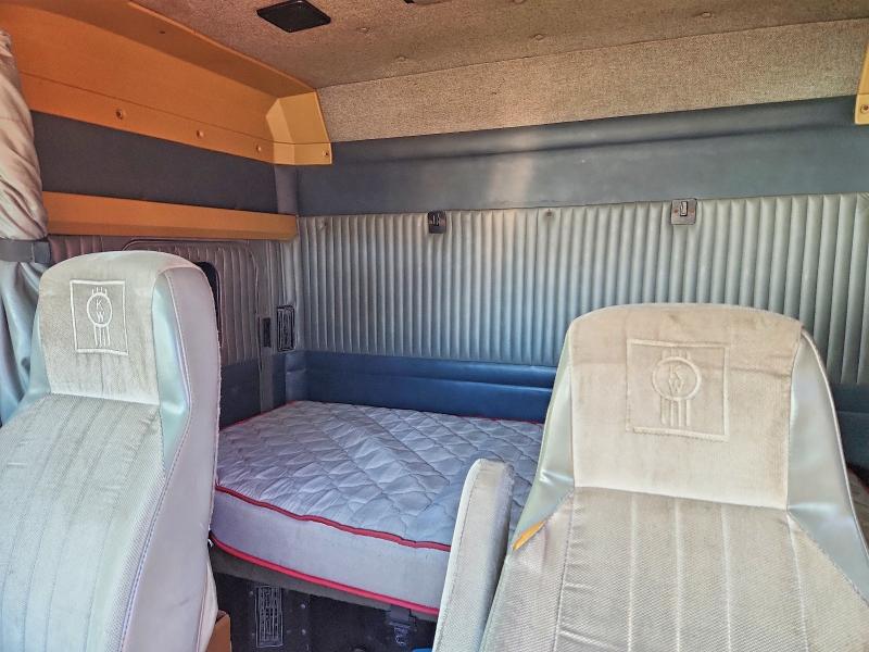 52701756 :رقم المزاد ، 1XKADU9X8YR841639 vin ، 2000 Kenworth Construction مزاد بيع