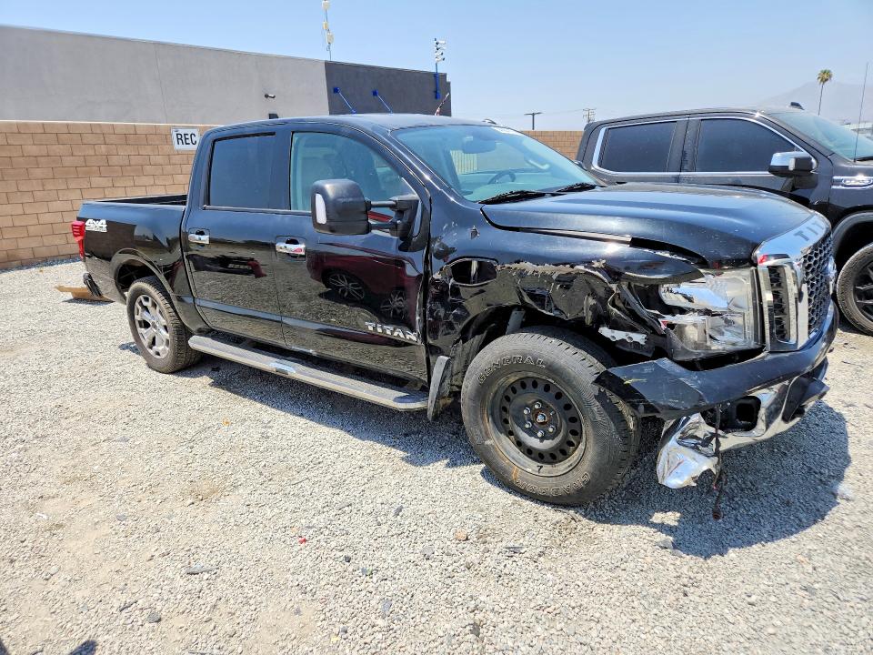 54684176 :رقم المزاد ، 1N6AA1E54HN557968 vin ، 2017 Nissan Titan مزاد بيع
