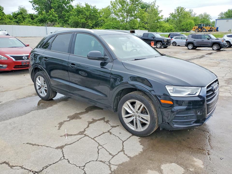 53635026 :رقم المزاد ، WA1BCCFS6HR013833 vin ، 2017 Audi Q3 مزاد بيع