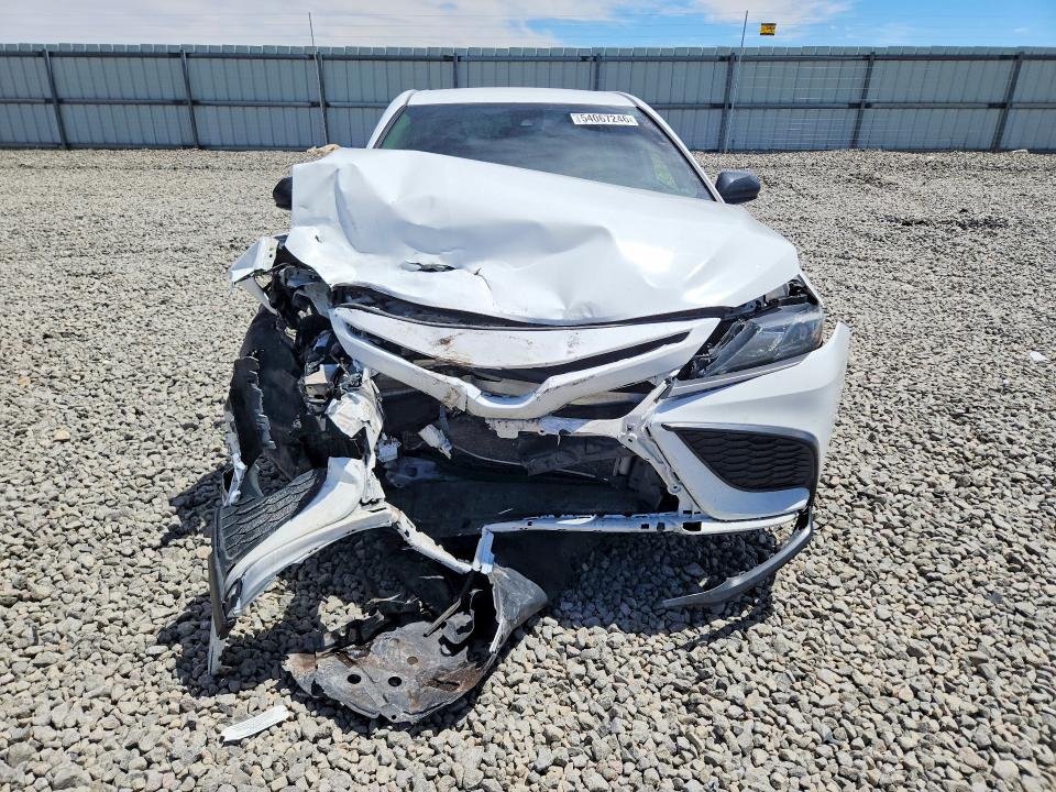 2021 Toyota Camry მანქანა იყიდება აუქციონზე, vin: 4T1G11BK5MU024126, აუქციონის ნომერი: 54067246