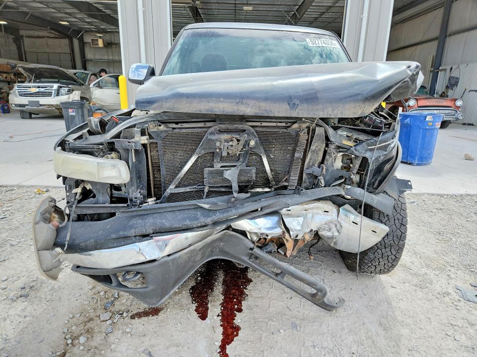 Продаж на аукціоні авто 2000 Chevrolet Silverado, vin: 1GCGK24U8YE356776, номер лоту: 52774356