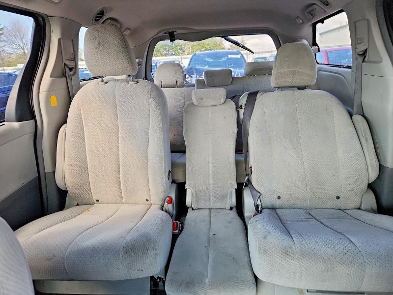52764816 :رقم المزاد ، 5TDKK3DC5BS137122 vin ، 2011 Toyota Sienna مزاد بيع