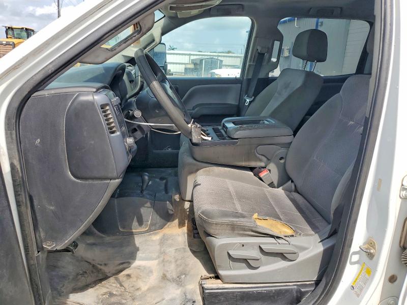 55154956 :رقم المزاد ، 1GC1KUEG6JF142718 vin ، 2018 Chevrolet Silverado مزاد بيع