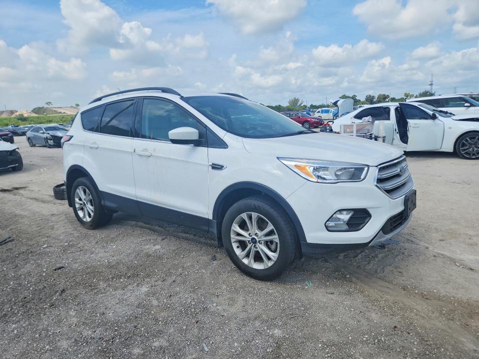 53181386 :رقم المزاد ، 1FMCU9GD0JUC88901 vin ، 2018 Ford Escape مزاد بيع