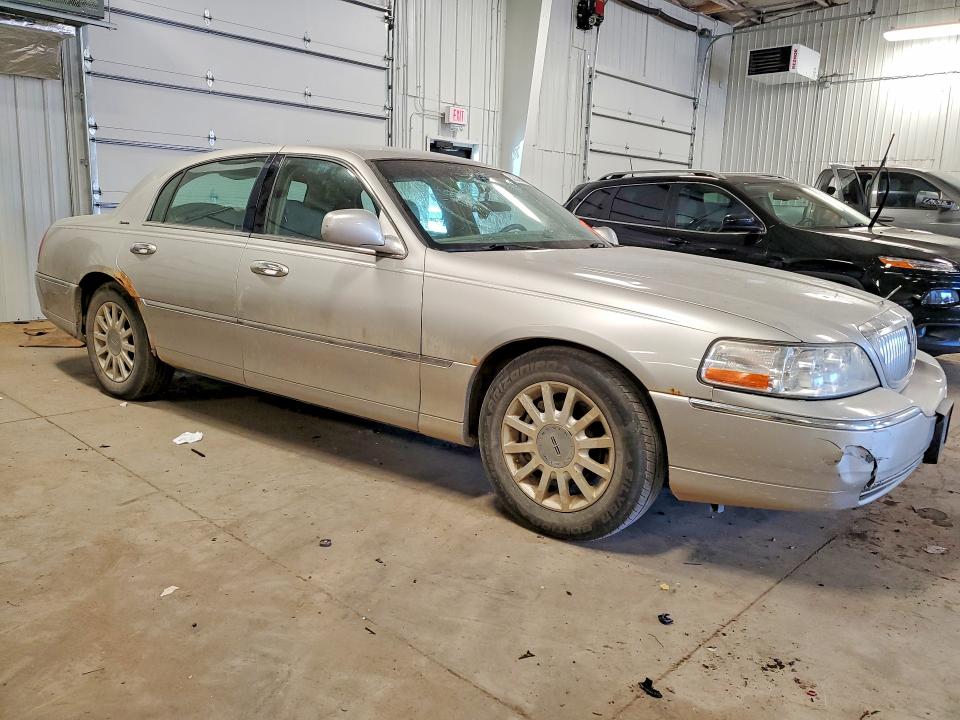 52330506 :رقم المزاد ، 1LNHM81V87Y638830 vin ، 2007 Lincoln Town Car مزاد بيع