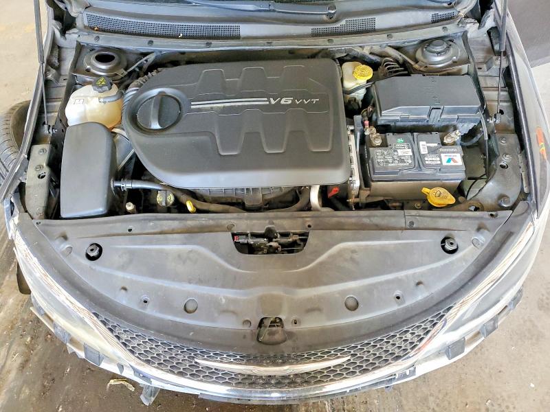 53523196 :رقم المزاد ، 1C3CCCCG4FN522385 vin ، 2015 Chrysler 200 مزاد بيع
