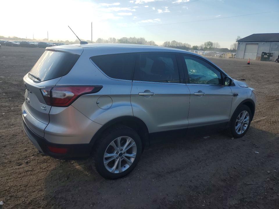 Продажа на аукционе авто 2017 Ford Escape, vin: 1FMCU9GD6HUB01638, номер лота: 52340776
